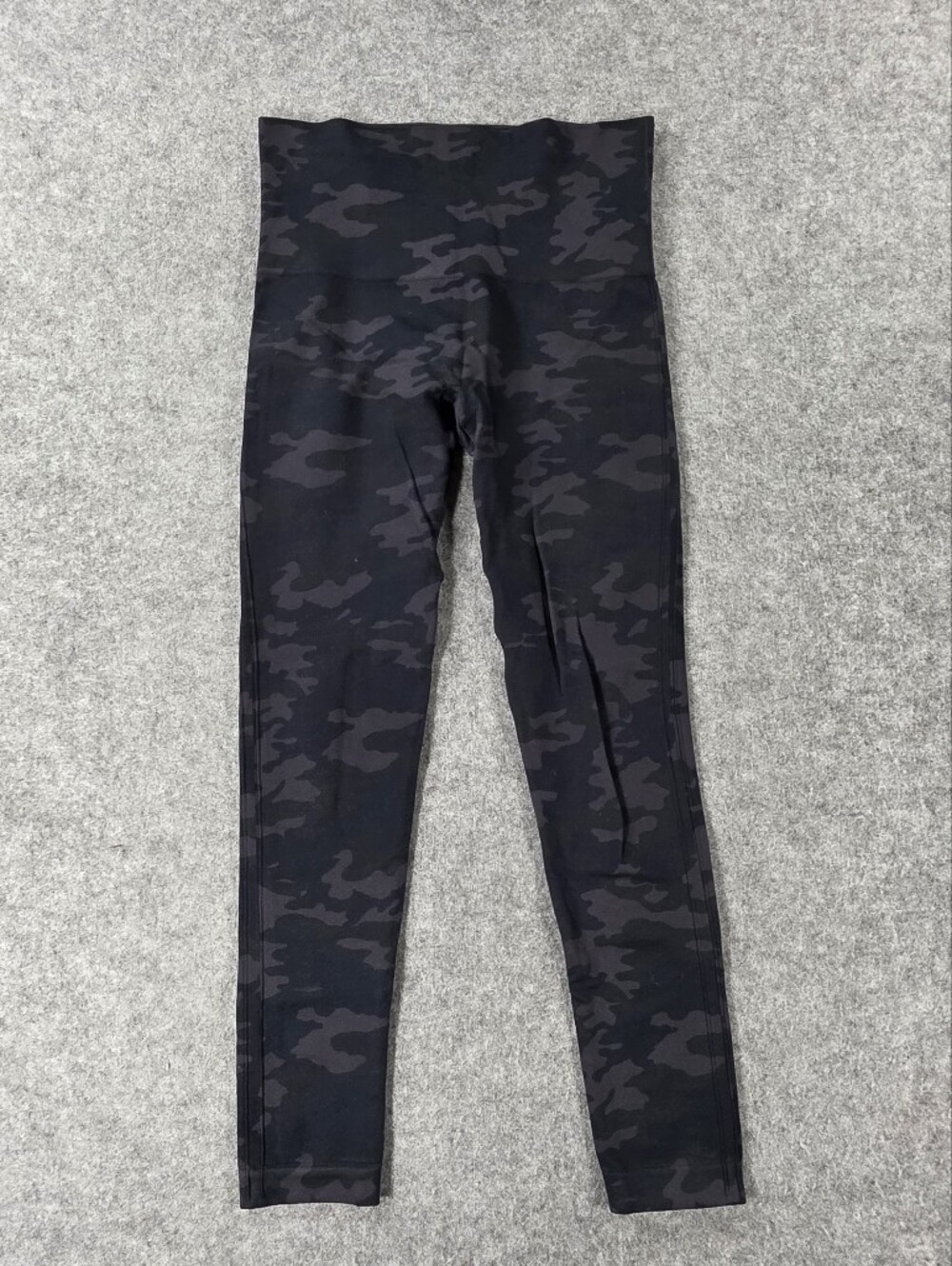 SPANX Black and Dark Gray Camo Leggings Sz Med Activewear